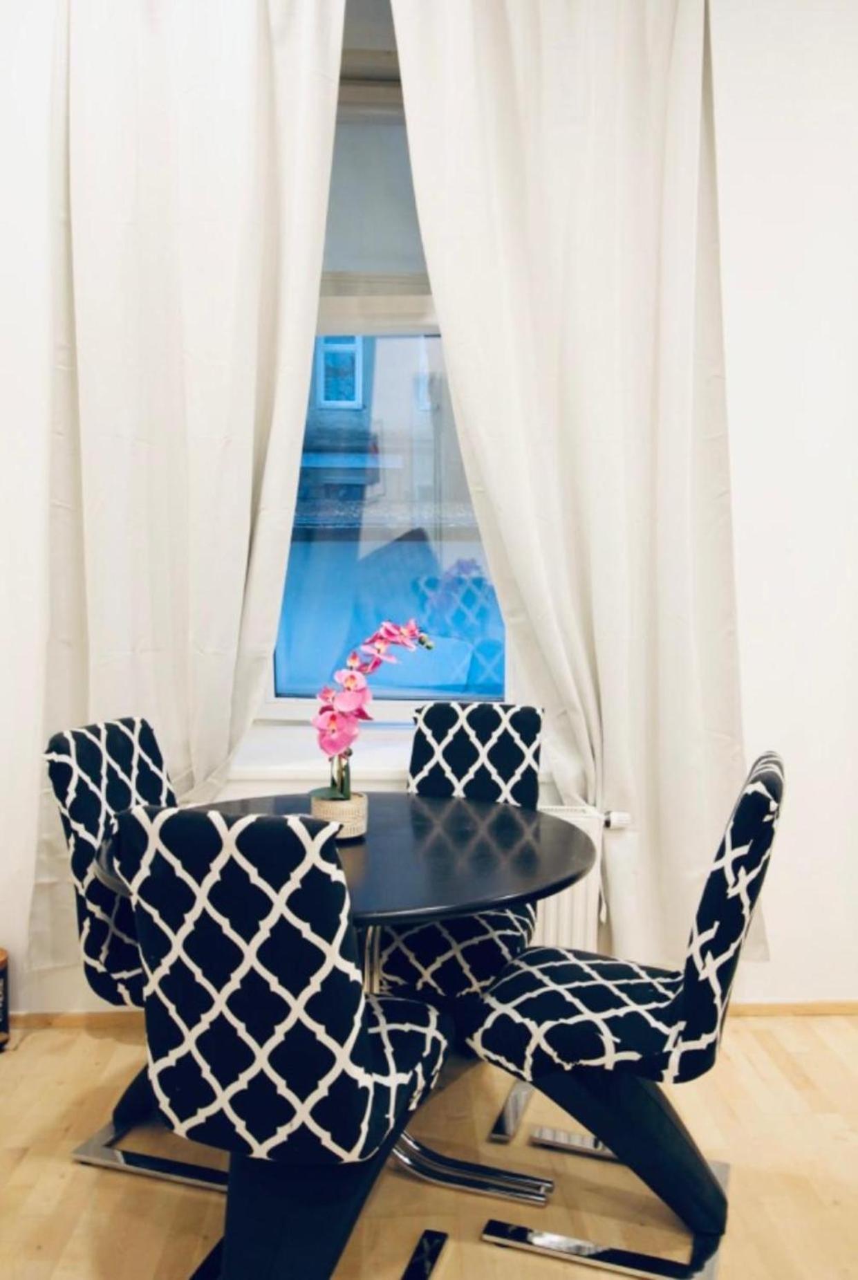 Lovely 2br With Modern Amenities Near Augarten Apartment Wien